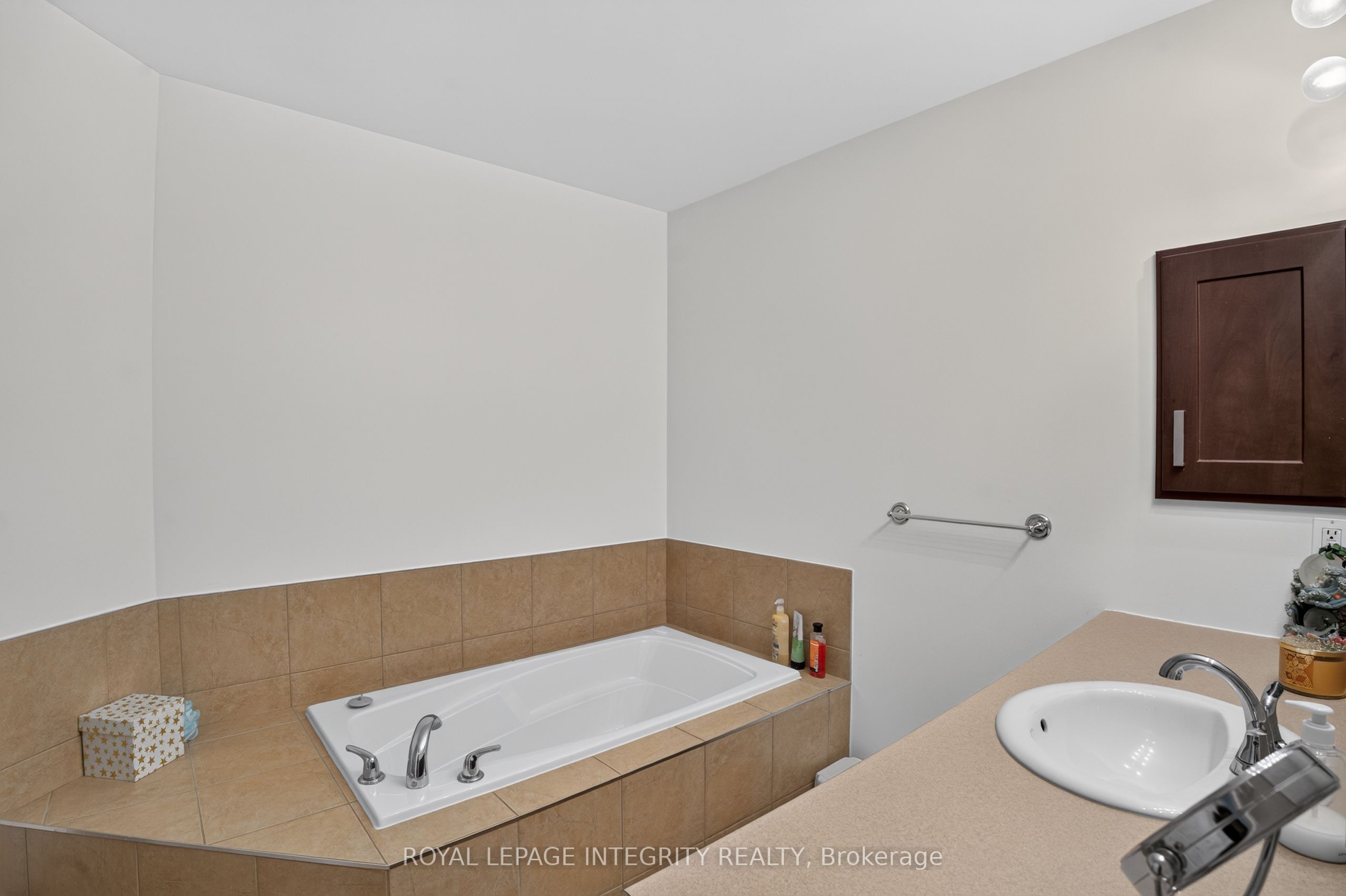117 Castel Street Property Photo 15