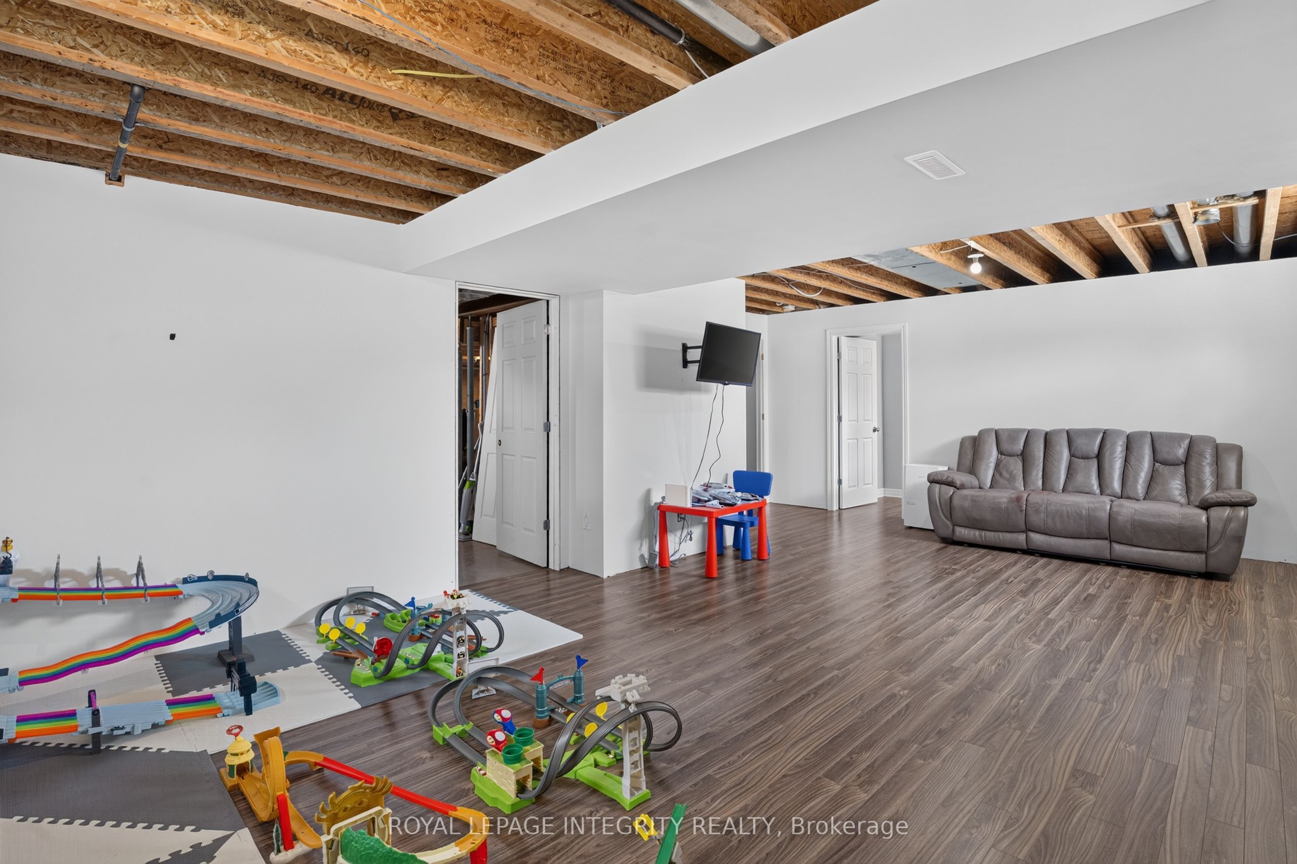 117 Castel Street Property Photo 17