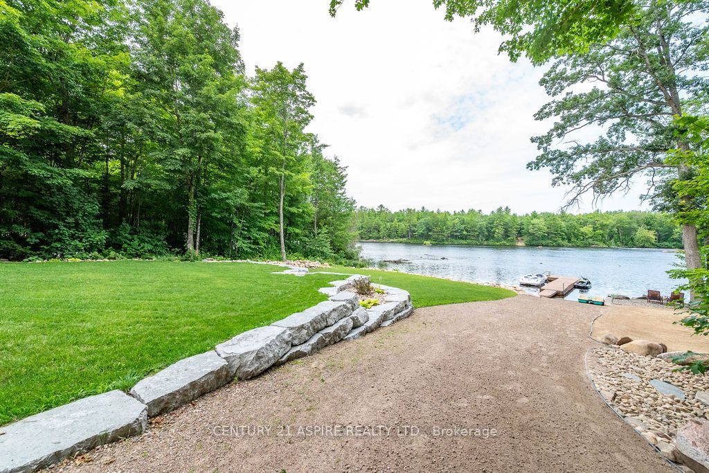 978 Rantz Road Property Photo 7