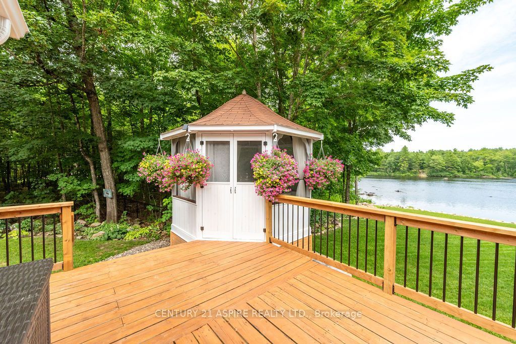 978 Rantz Road Property Photo 16