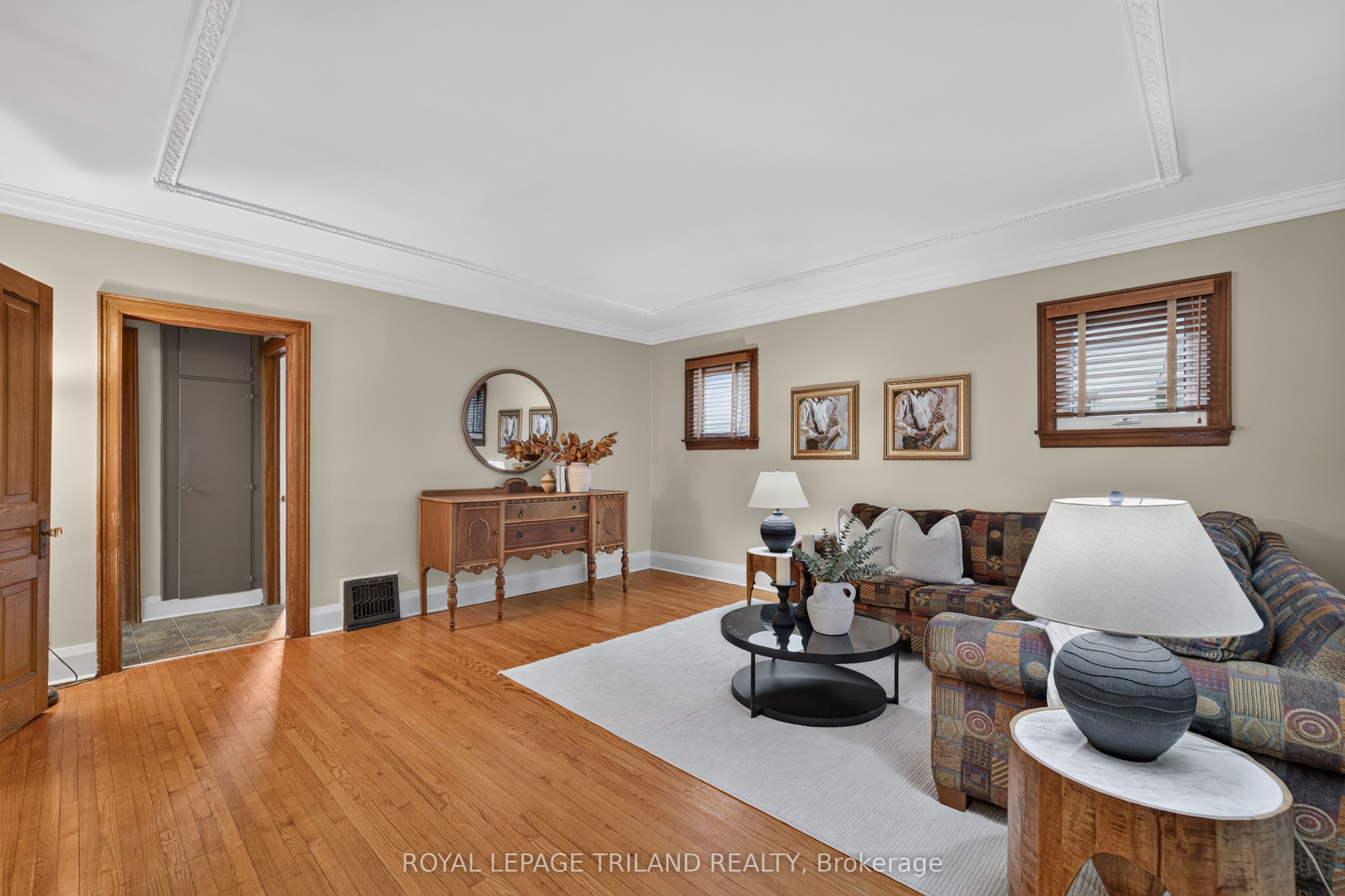 11 Maple Street E Property Photo 7