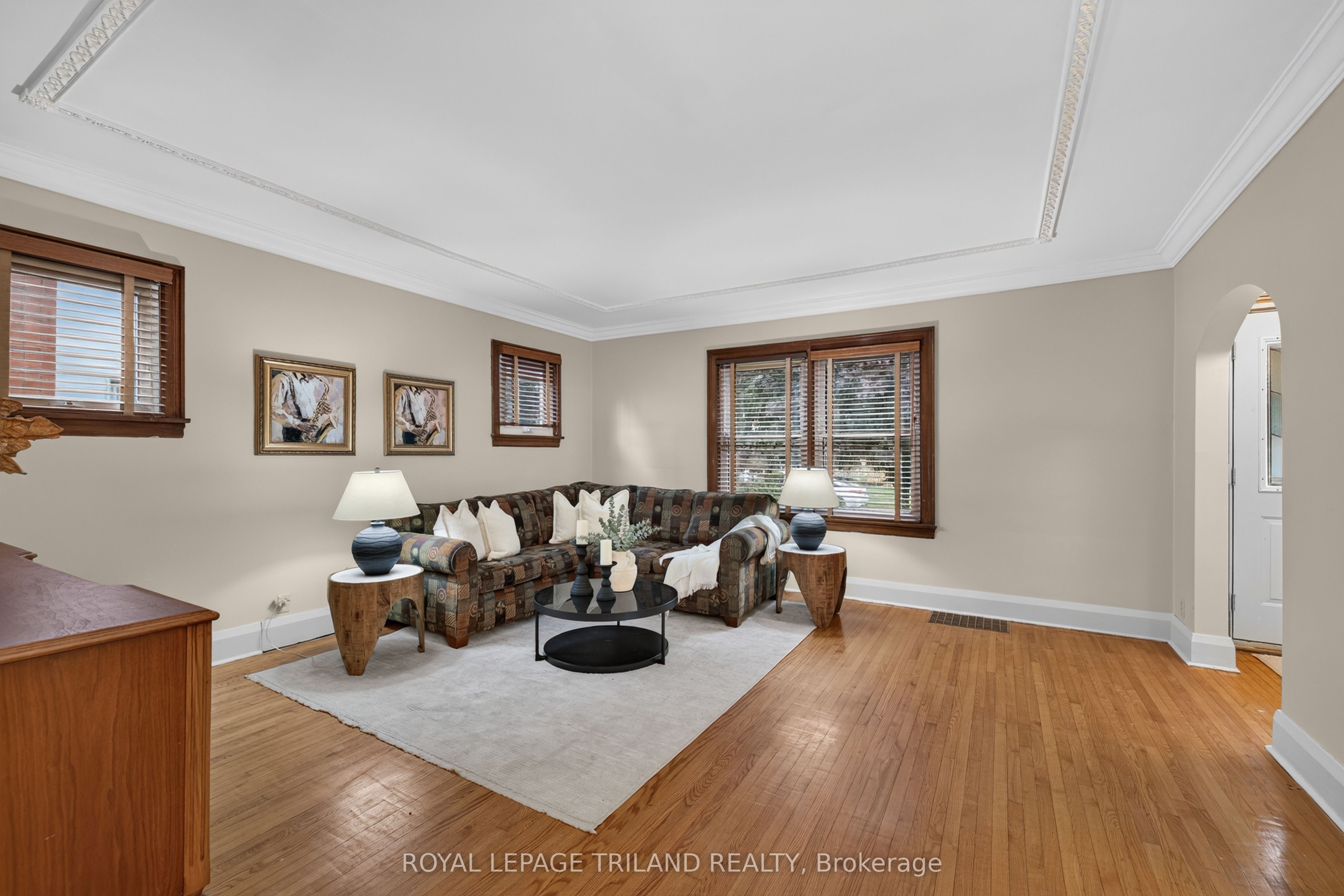 11 Maple Street E Property Photo 8