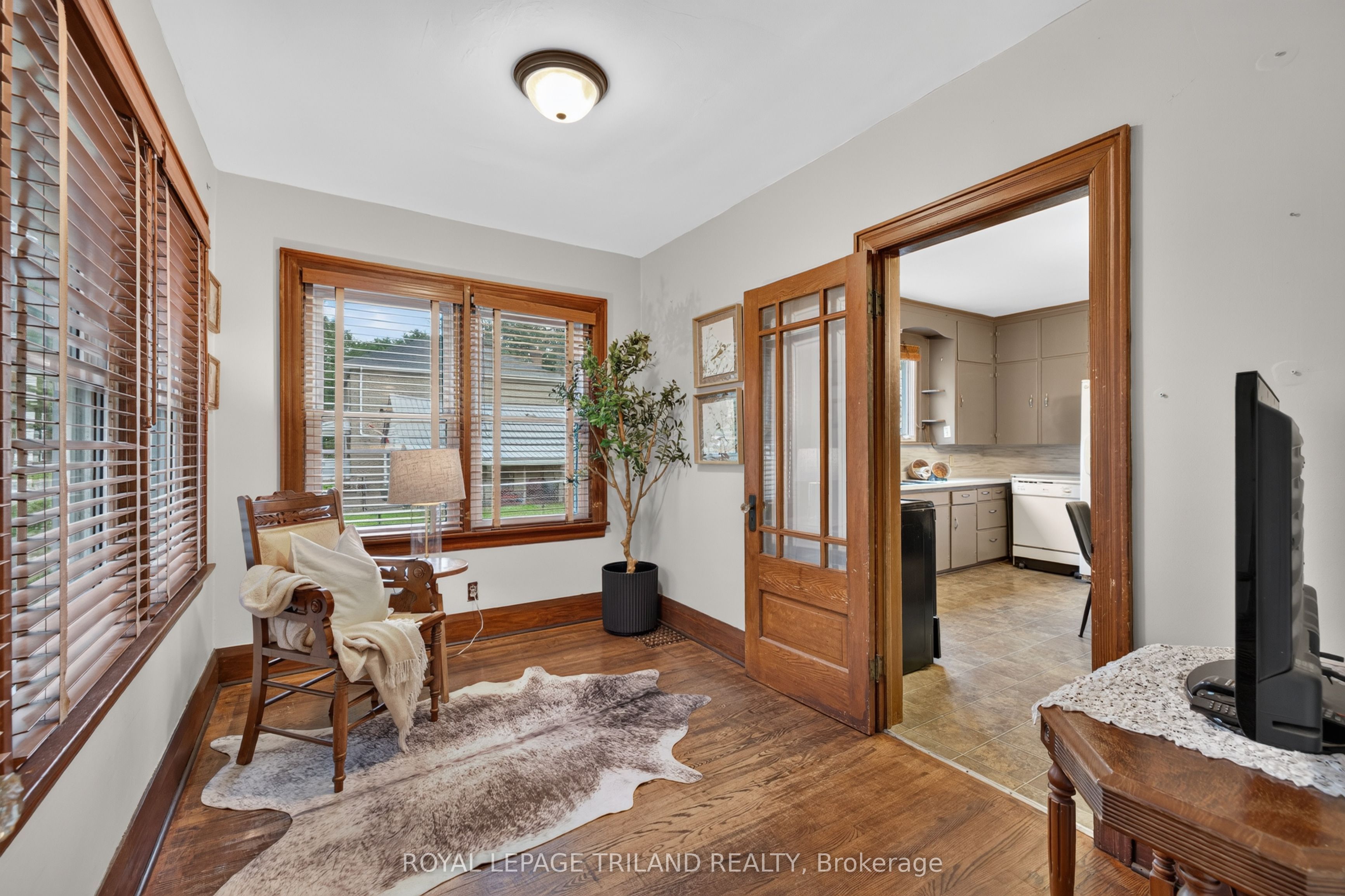 11 Maple Street E Property Photo 11