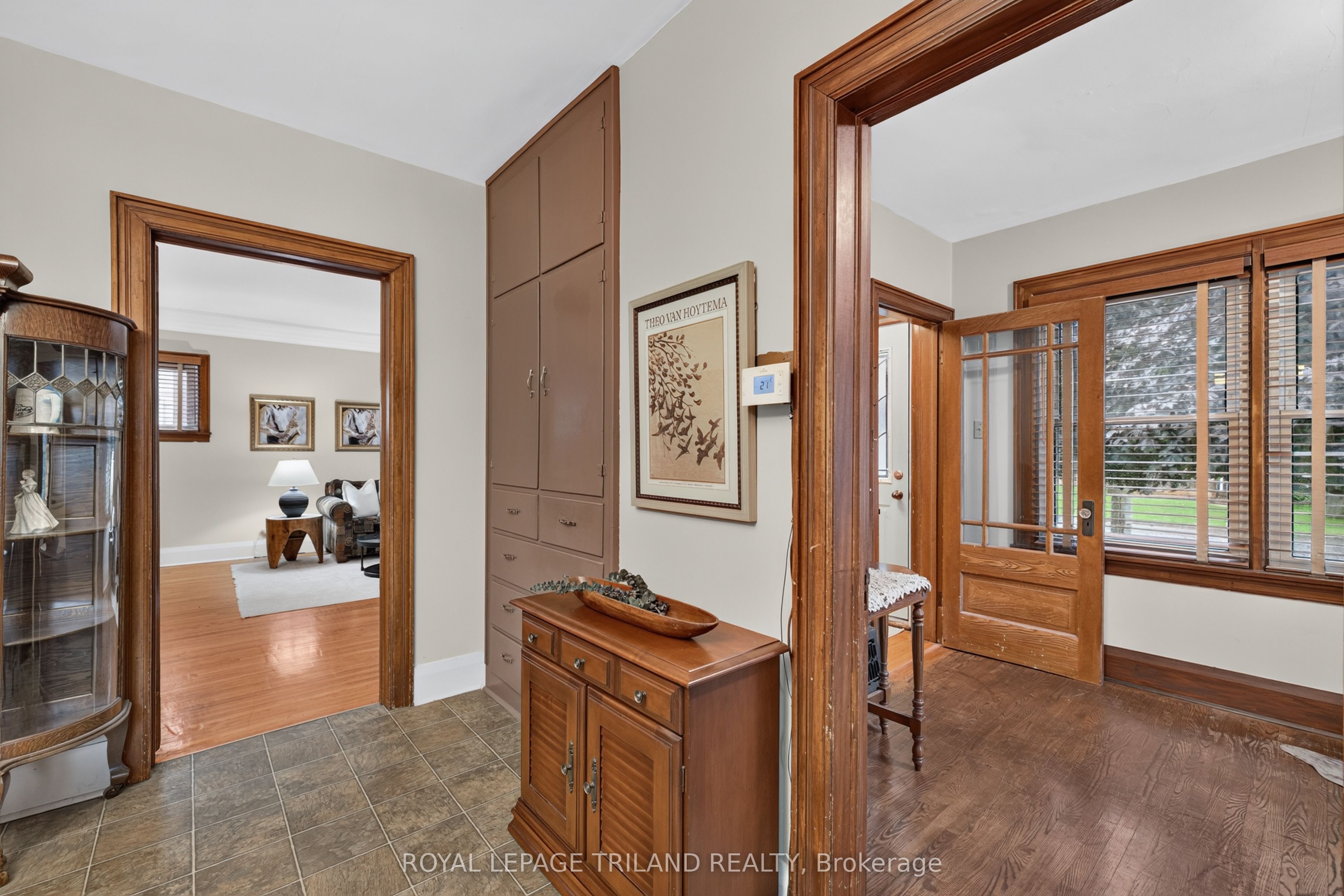 11 Maple Street E Property Photo 18
