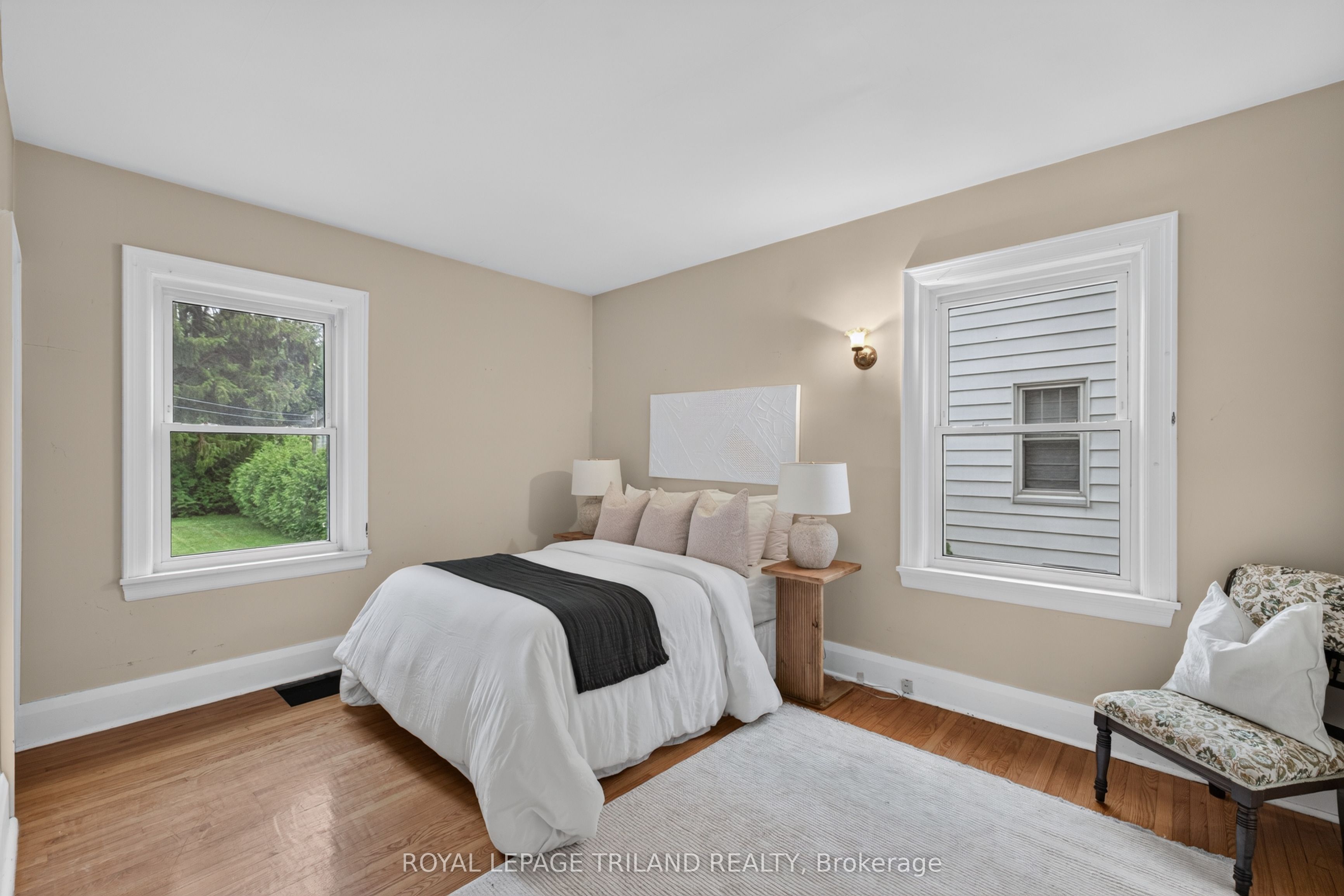 11 Maple Street E Property Photo 22