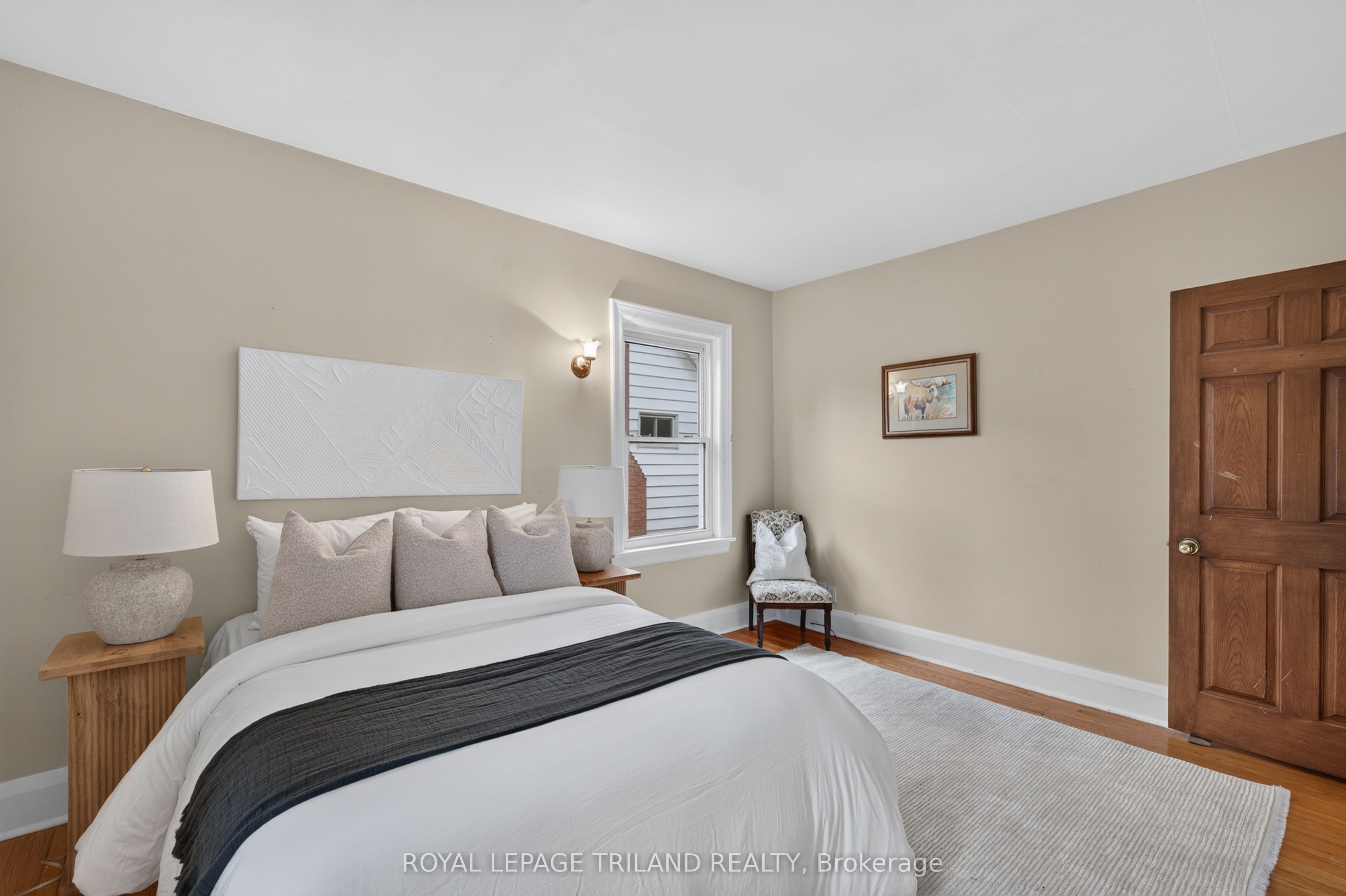 11 Maple Street E Property Photo 24