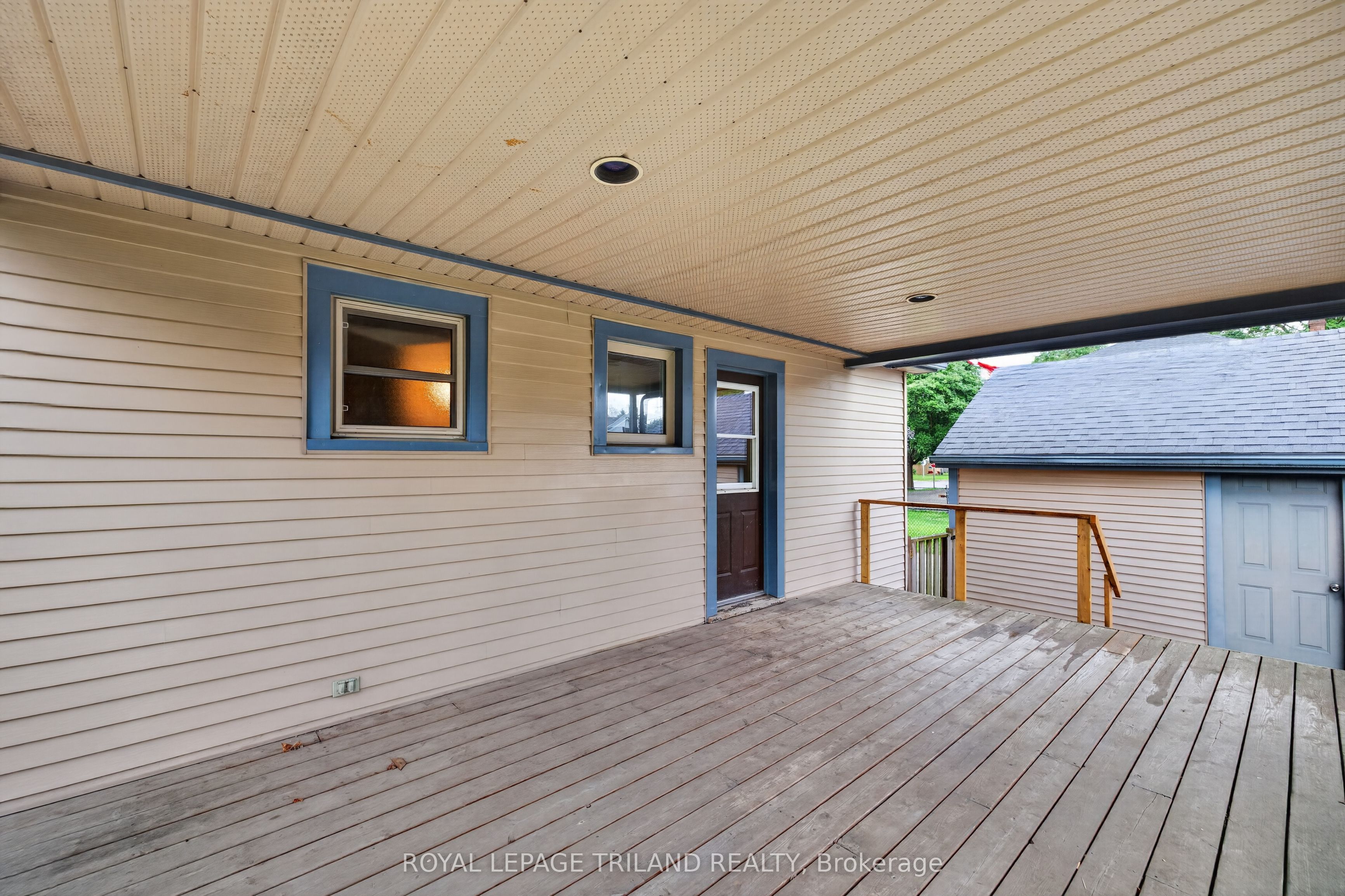 11 Maple Street E Property Photo 40