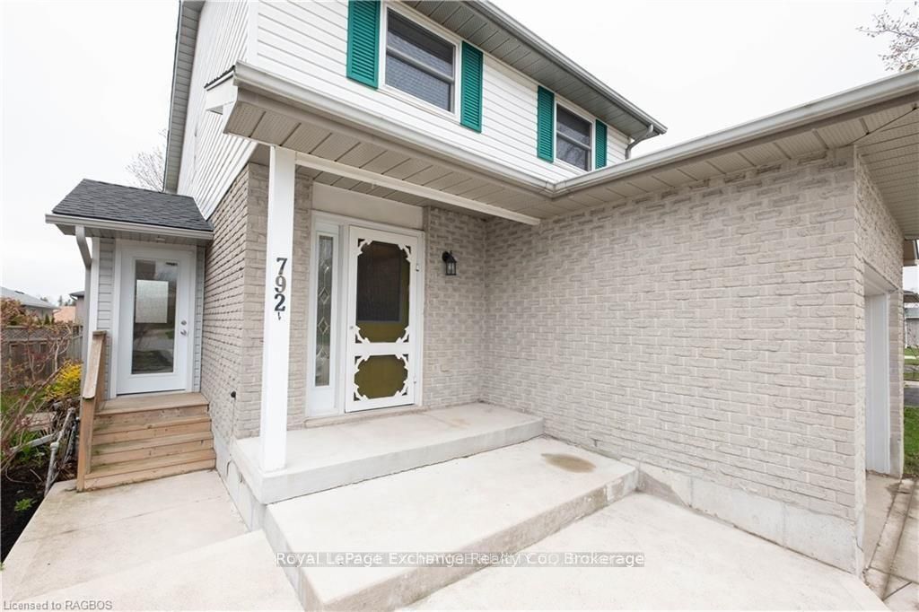 792 Mackendrick Drive Property Photo 1