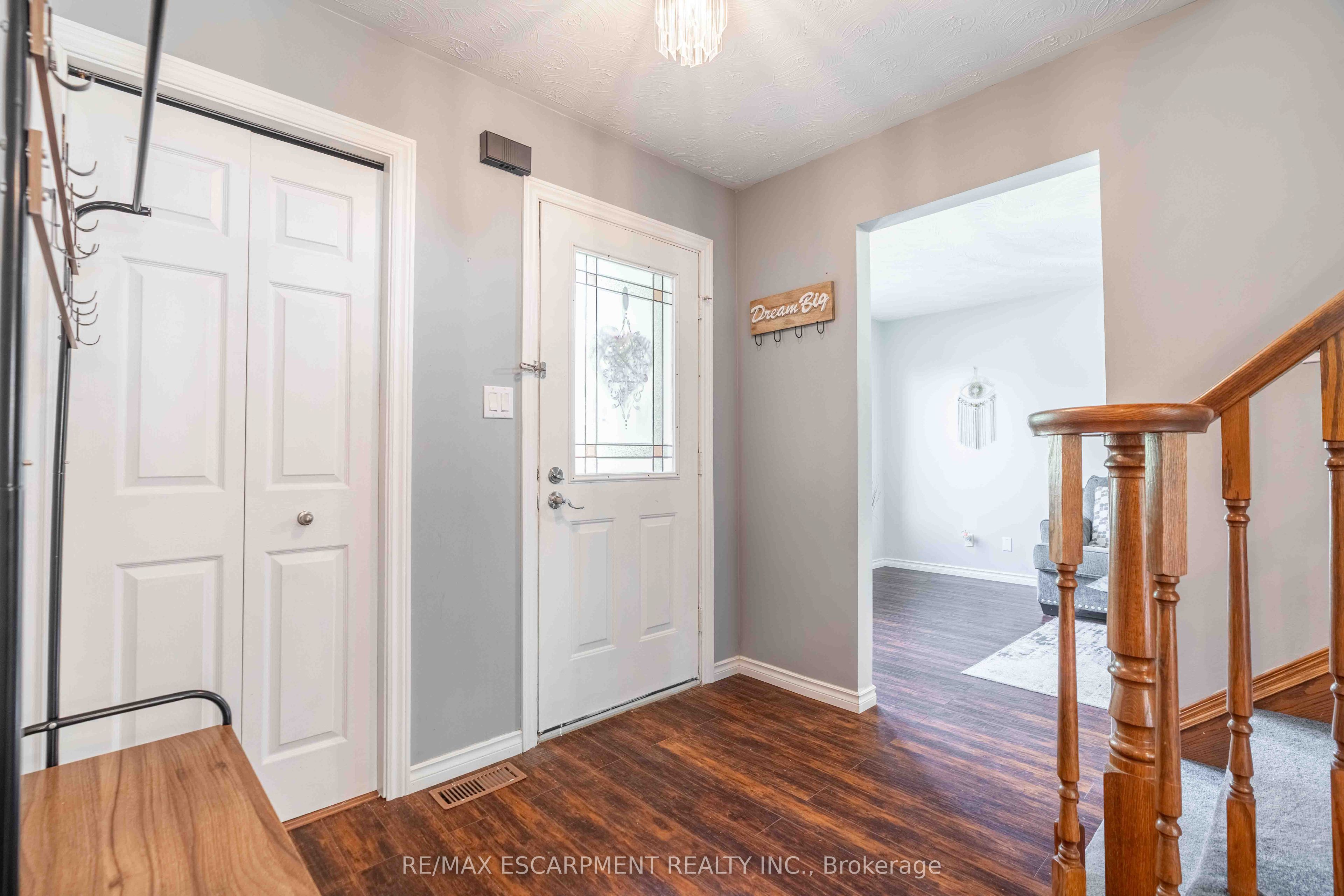 54 Selkirk Street Property Photo 4