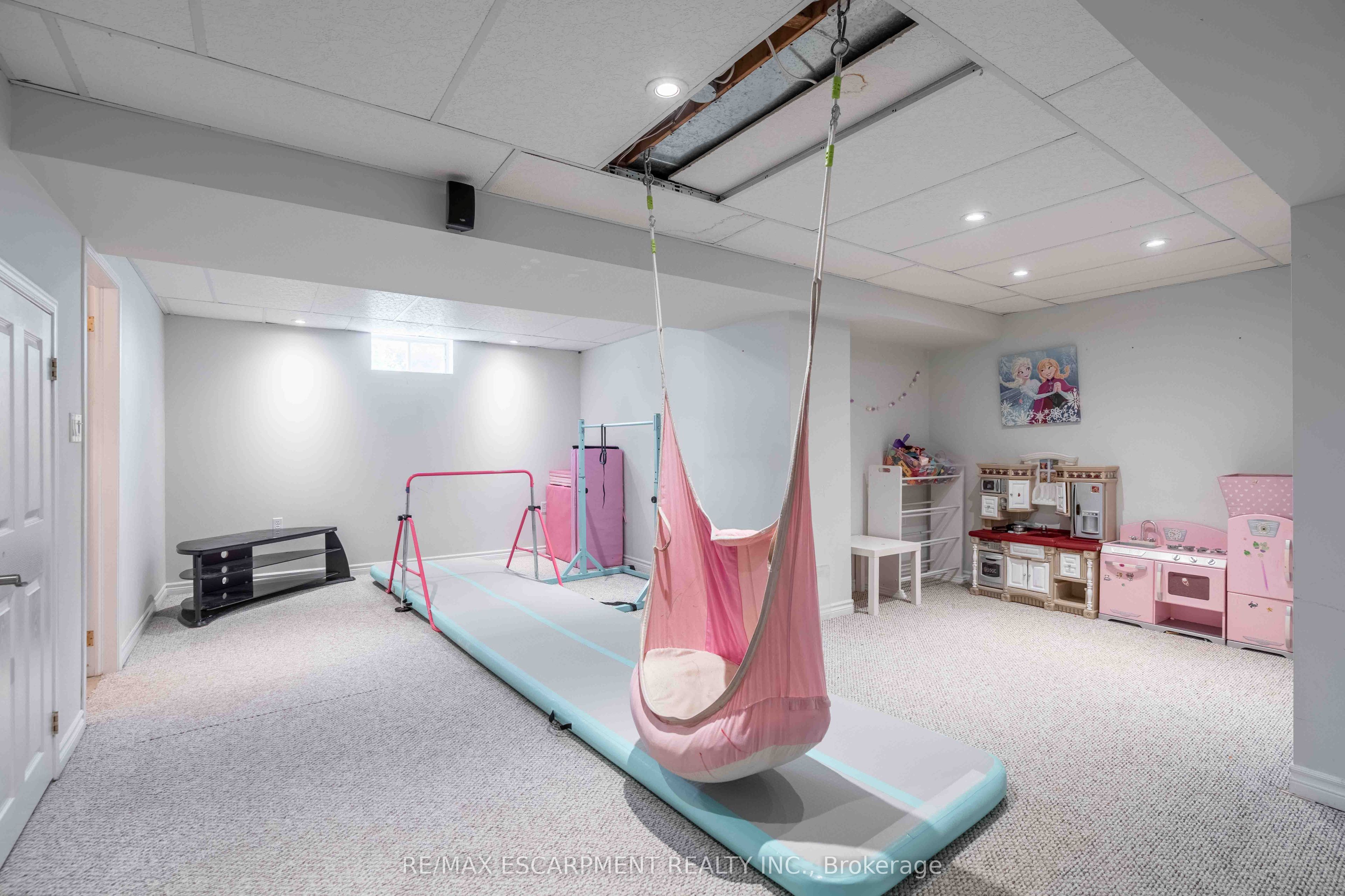 54 Selkirk Street Property Photo 35