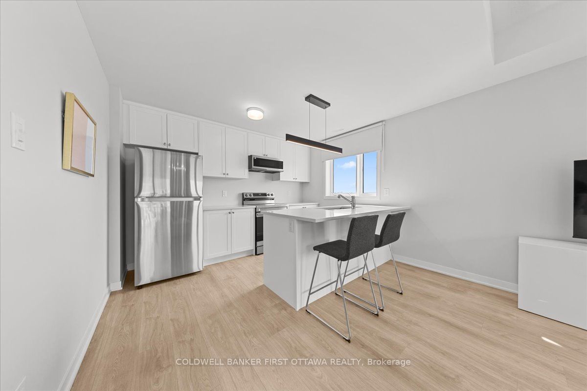 210 Parnian Private Property Photo 13