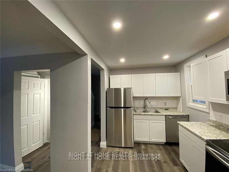 84 Ewen Road Property Photo 4