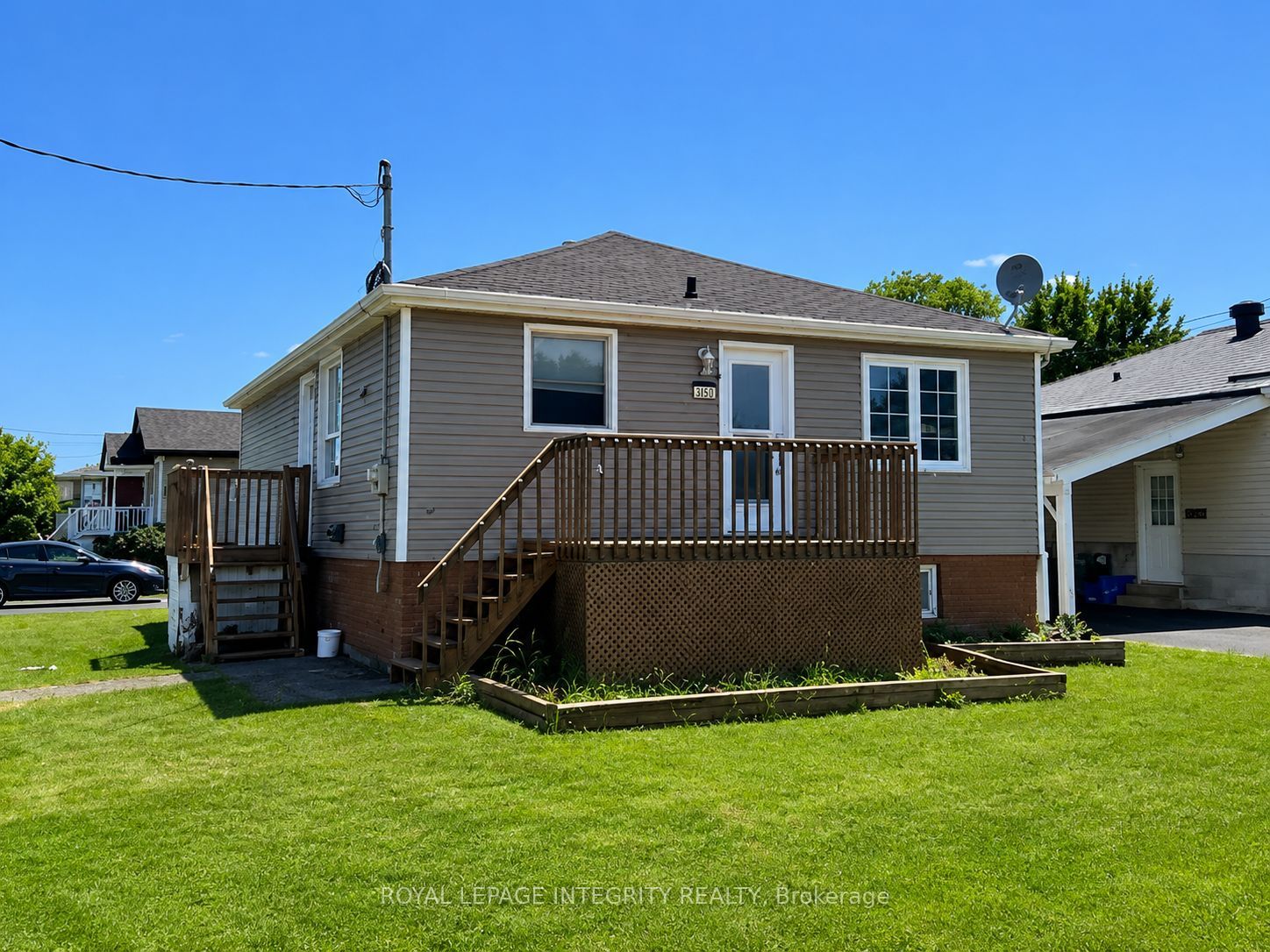 607 12th Street E Property Photo 1