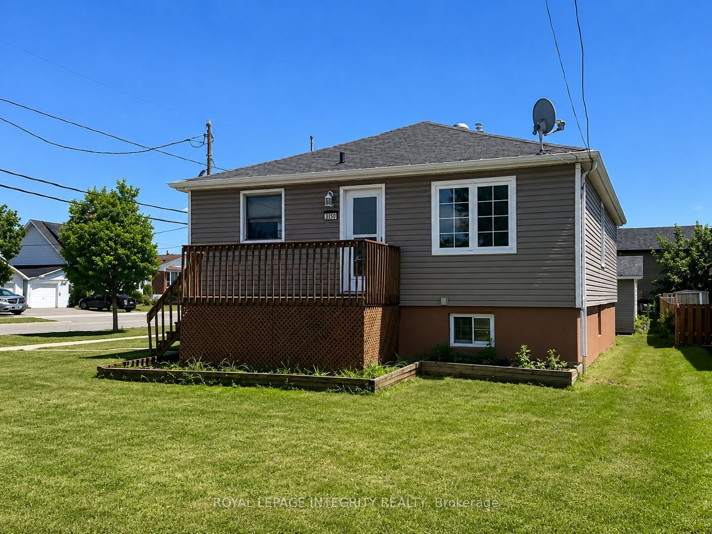 607 12th Street E Property Photo 2