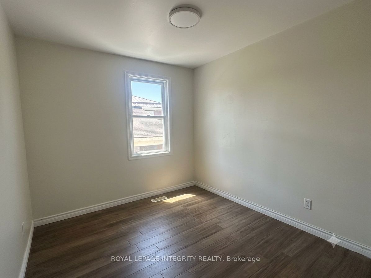 607 12th Street E Property Photo 9