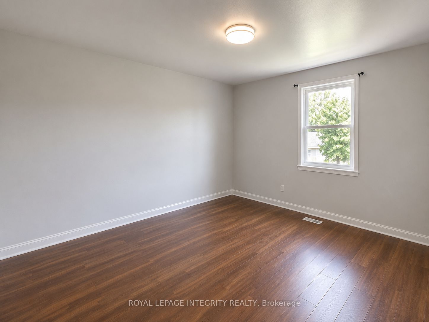 607 12th Street E Property Photo 14
