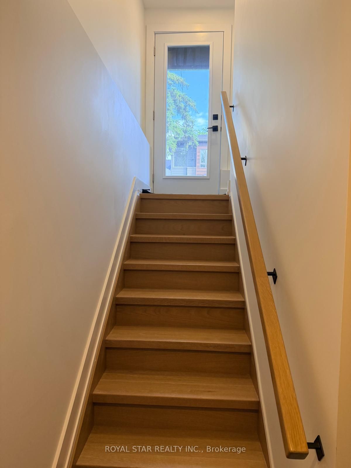 253 Duncairn Avenue Unit B Property Photo 3