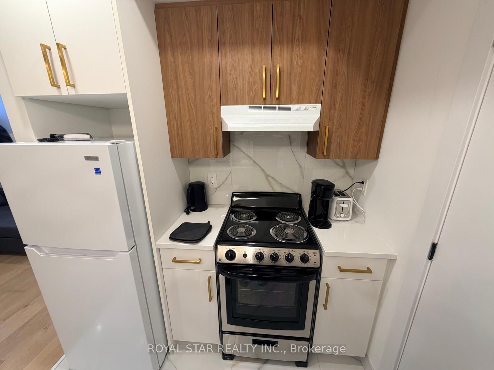 253 Duncairn Avenue Unit B Property Photo 7