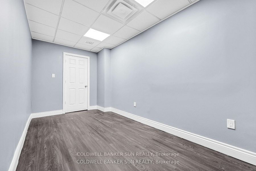 290 Dundas Street Property Photo 15