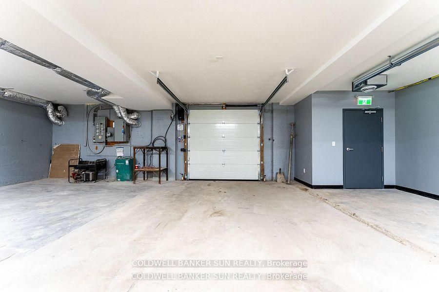 290 Dundas Street Property Photo 25
