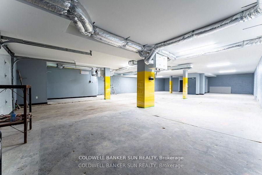 290 Dundas Street Property Photo 27