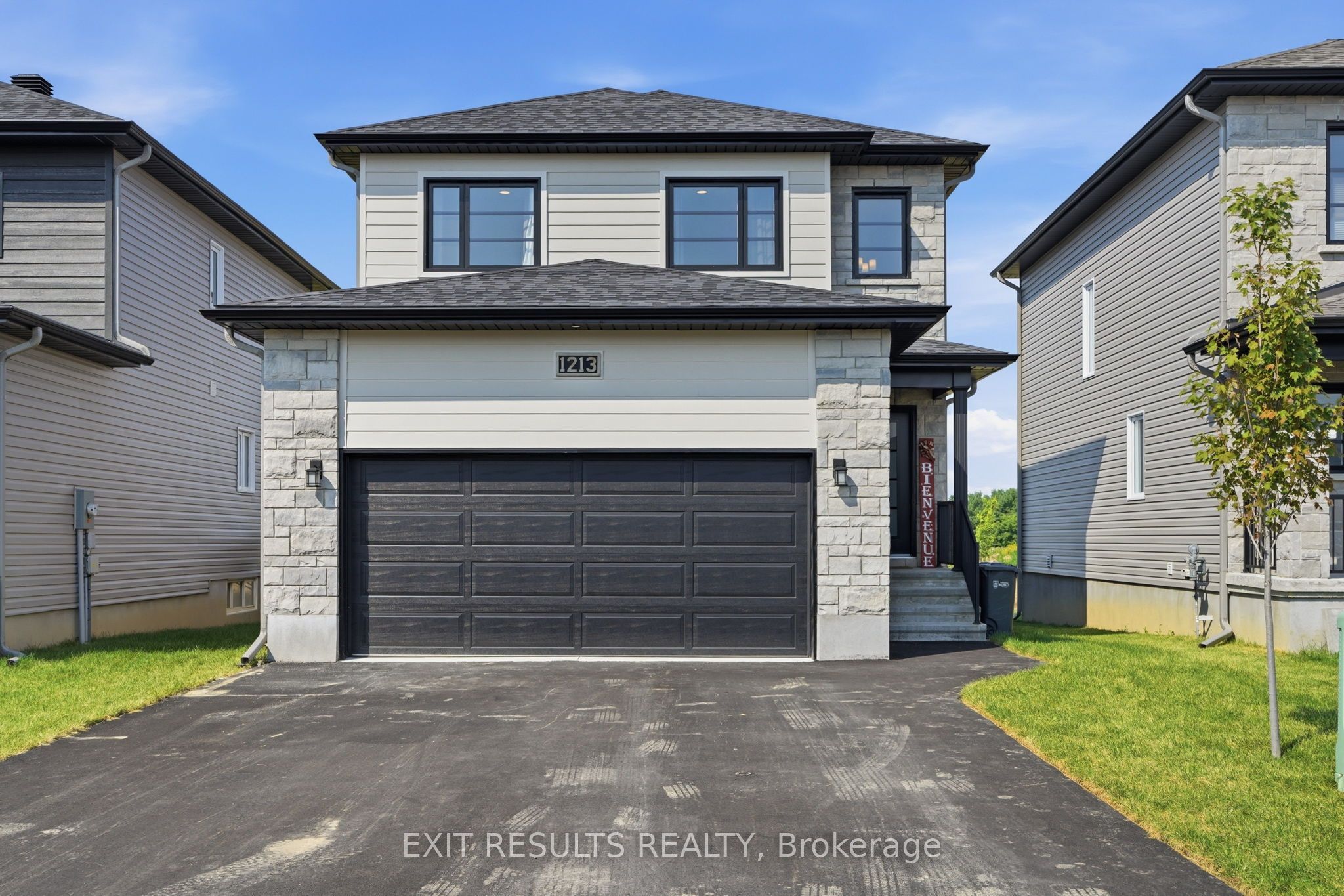 1213 Montblanc Crescent Property Photo 1