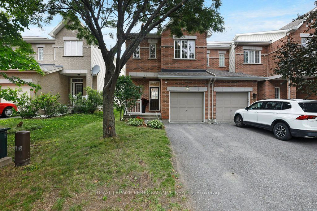 306 Waymark Crescent