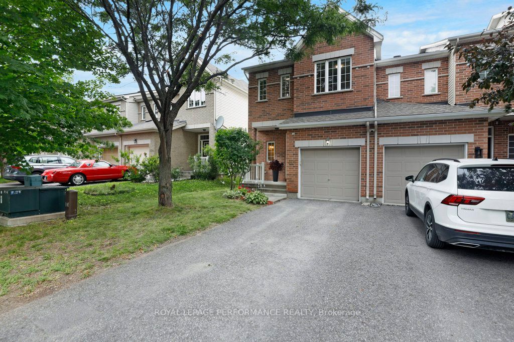306 Waymark Crescent Property Photo 2