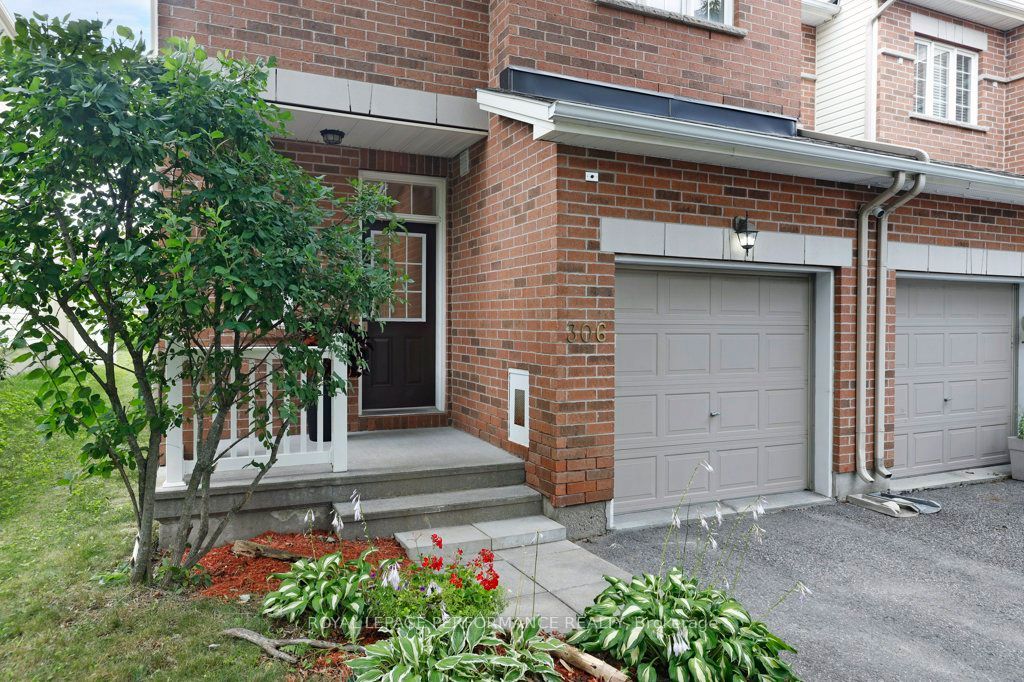 306 Waymark Crescent Property Photo 3