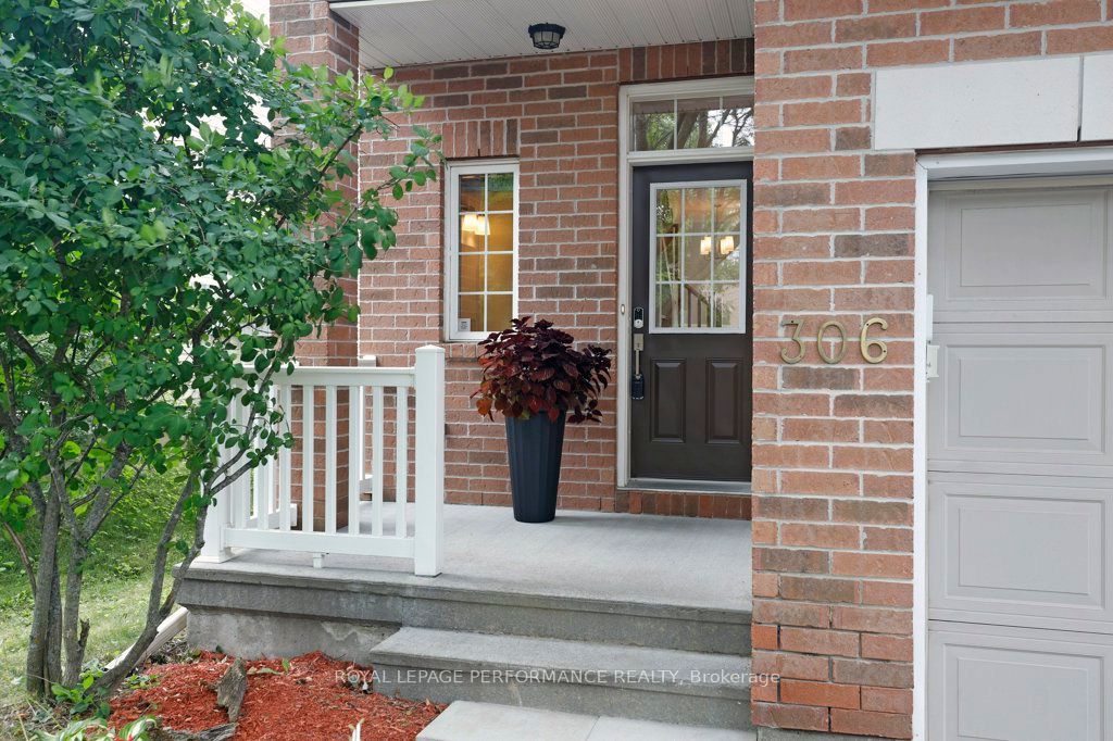 306 Waymark Crescent Property Photo 4