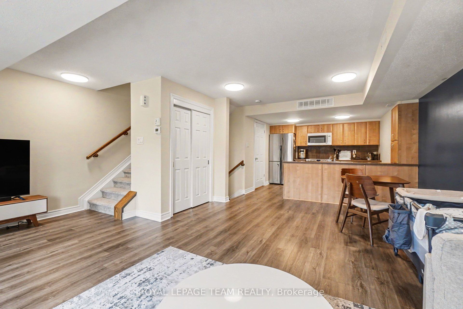 256 Titanium Private B Property Photo 4
