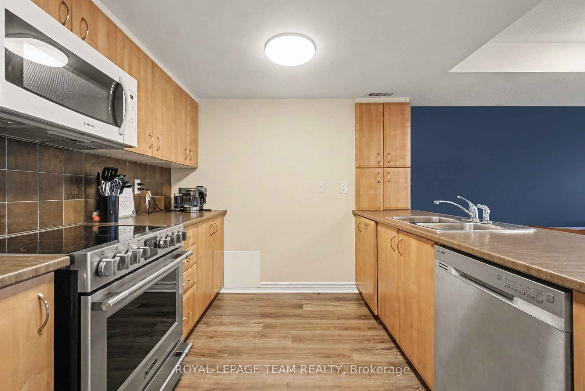 256 Titanium Private B Property Photo 5
