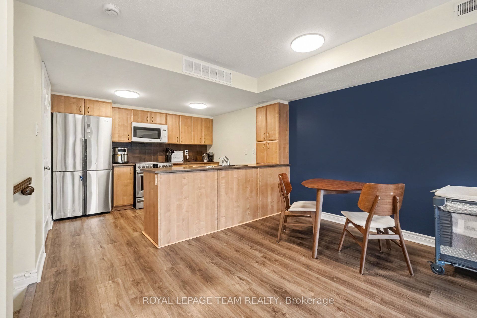 256 Titanium Private B Property Photo 6