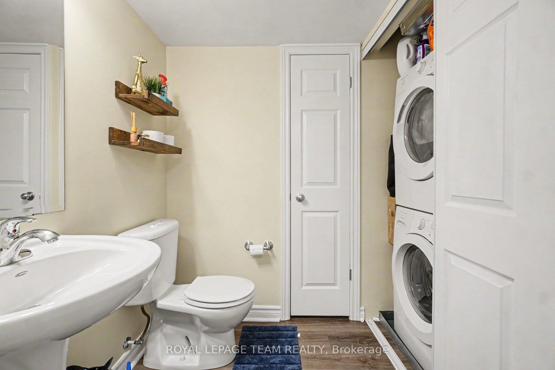 256 Titanium Private B Property Photo 7