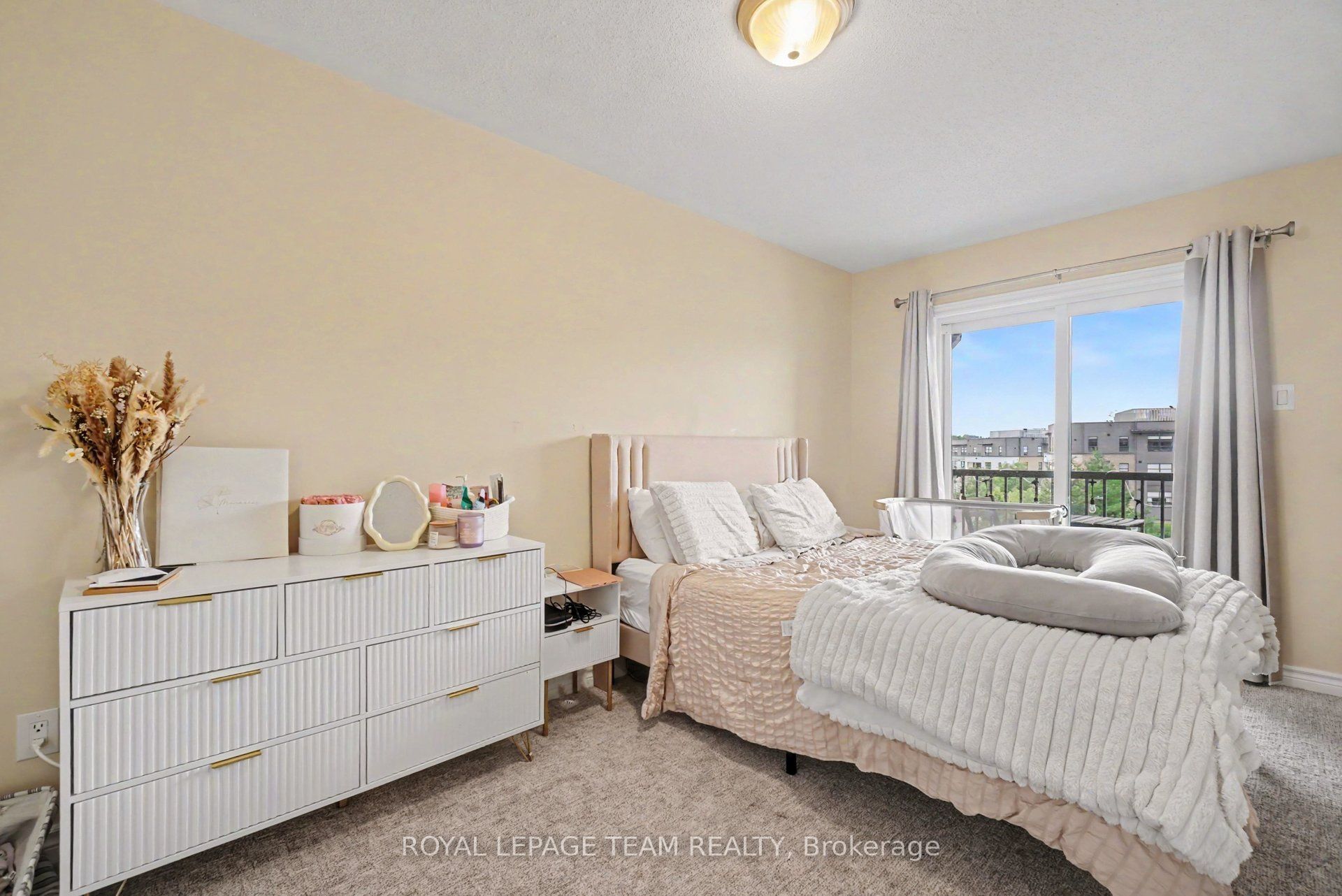 256 Titanium Private B Property Photo 8