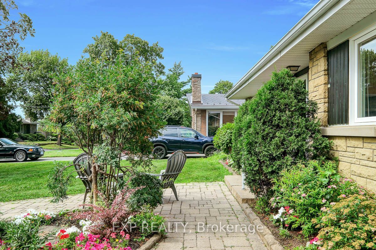 1473 Chomley Crescent Property Photo 7