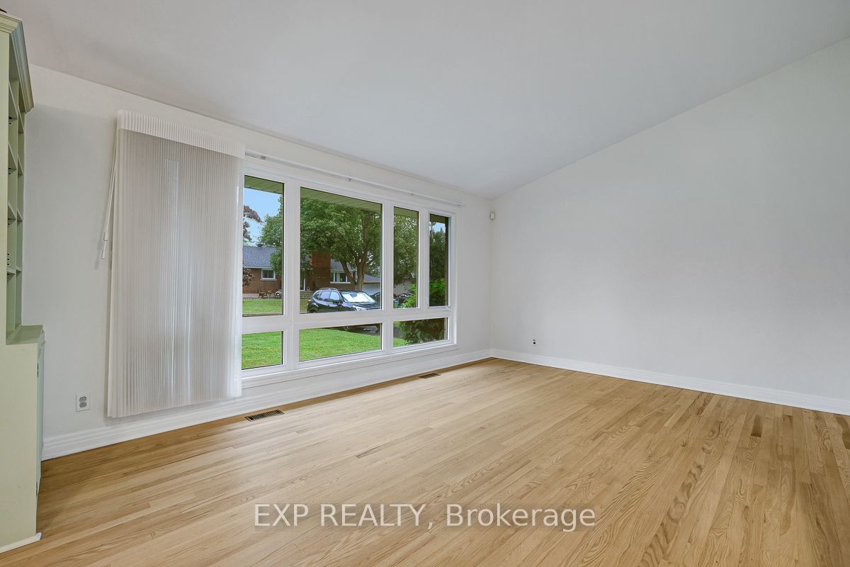 1473 Chomley Crescent Property Photo 12
