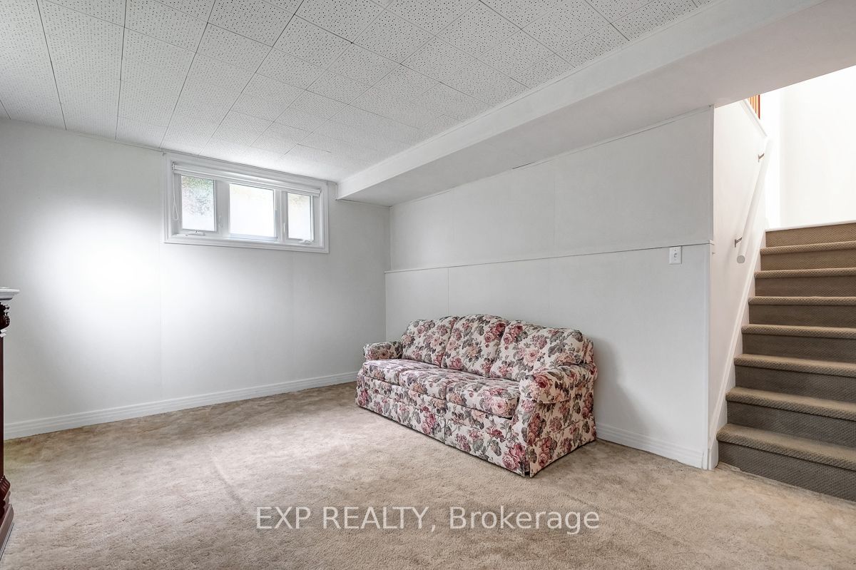 1473 Chomley Crescent Property Photo 35