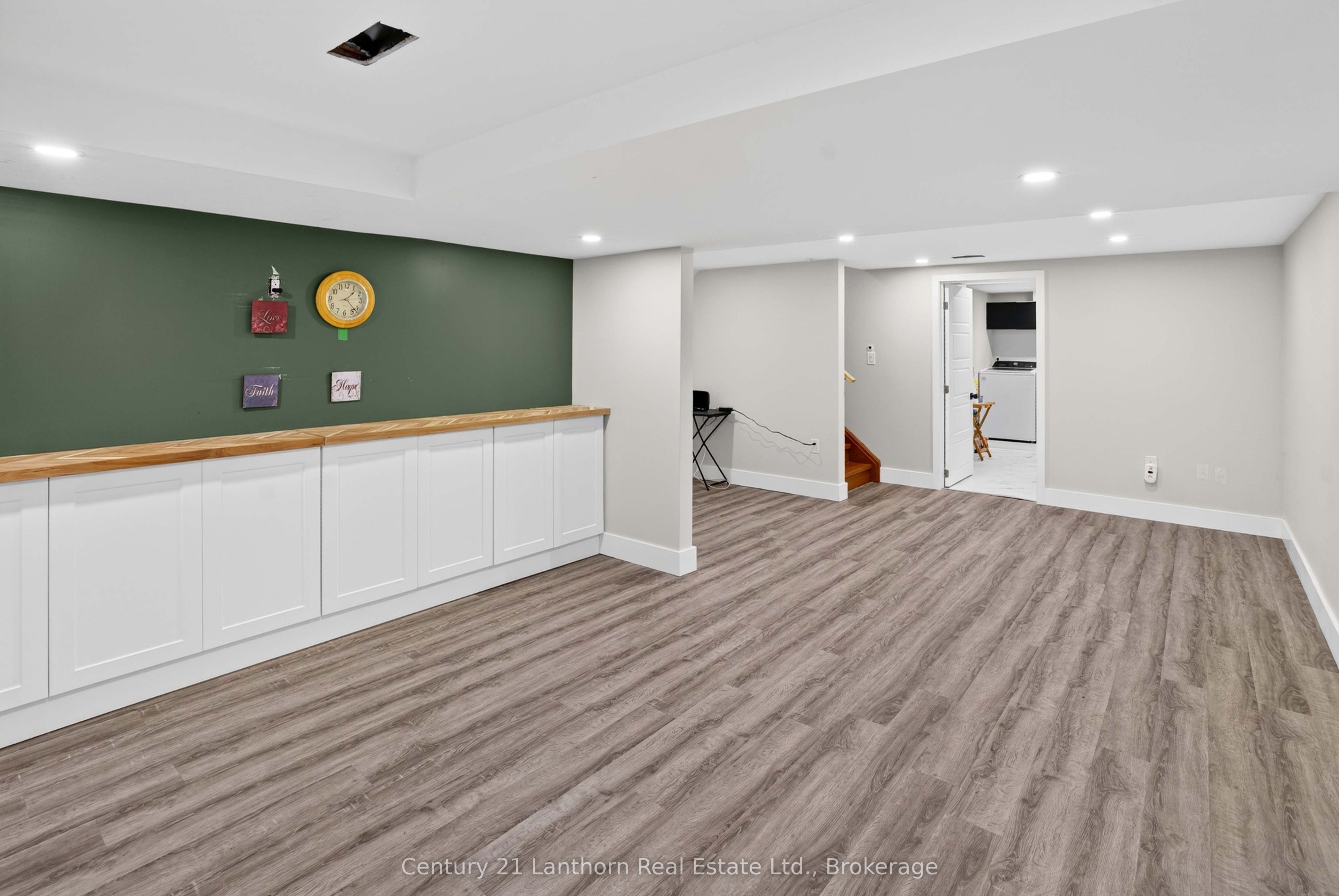 256 Vanguard Court Property Photo 43