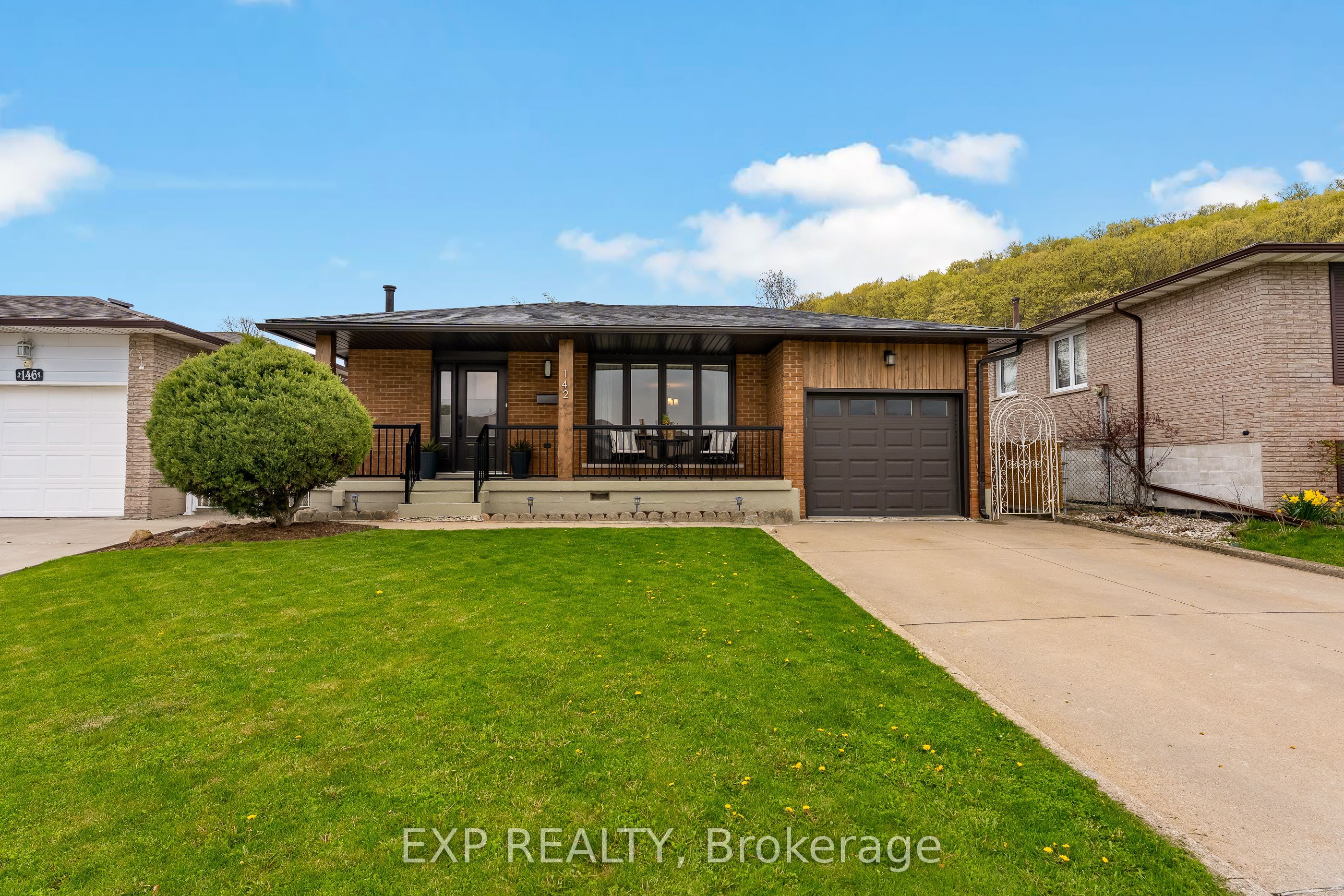 142 Marcella Crescent Property Photo 2