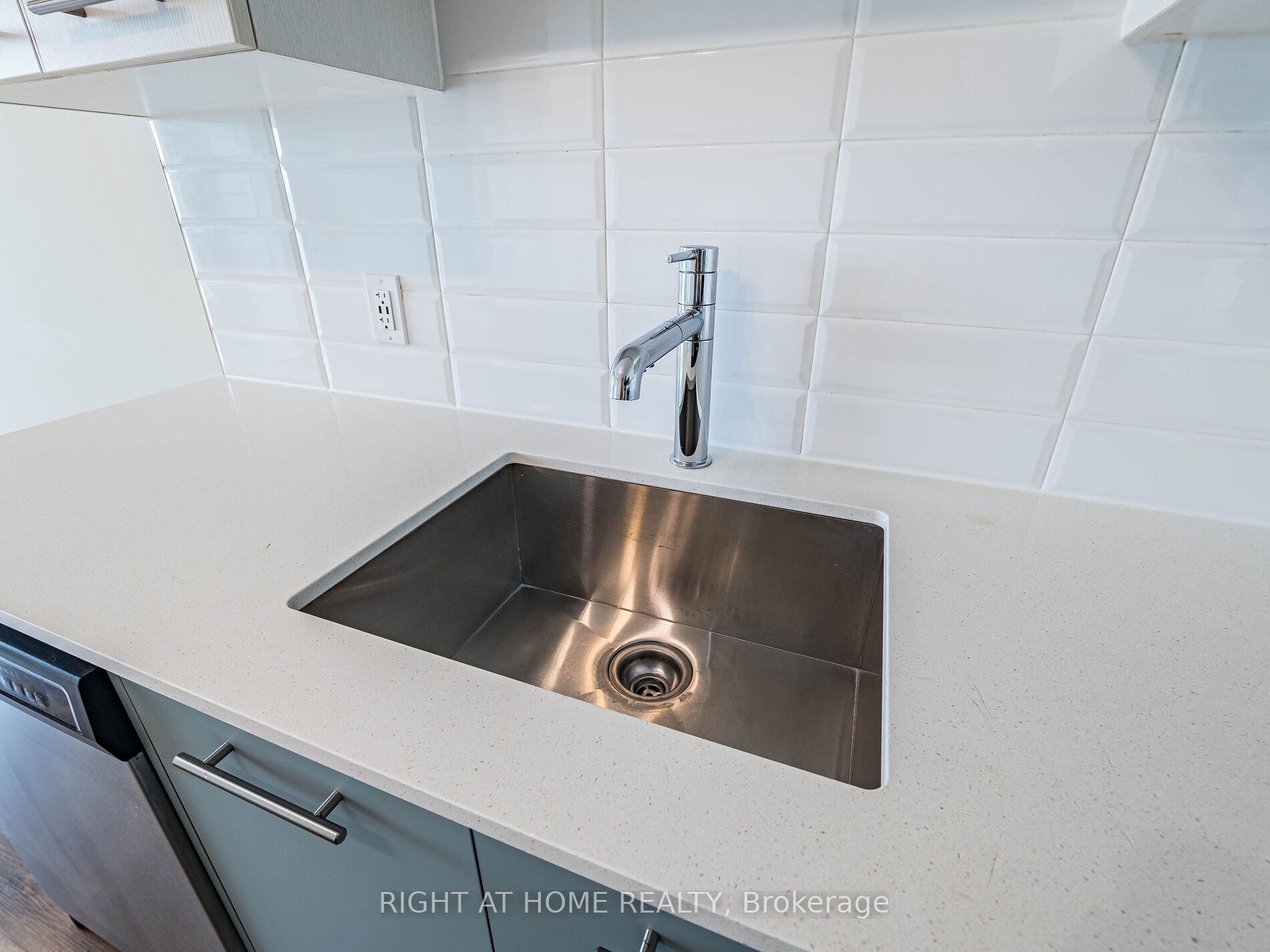 385 Winston Road 804 Property Photo 31