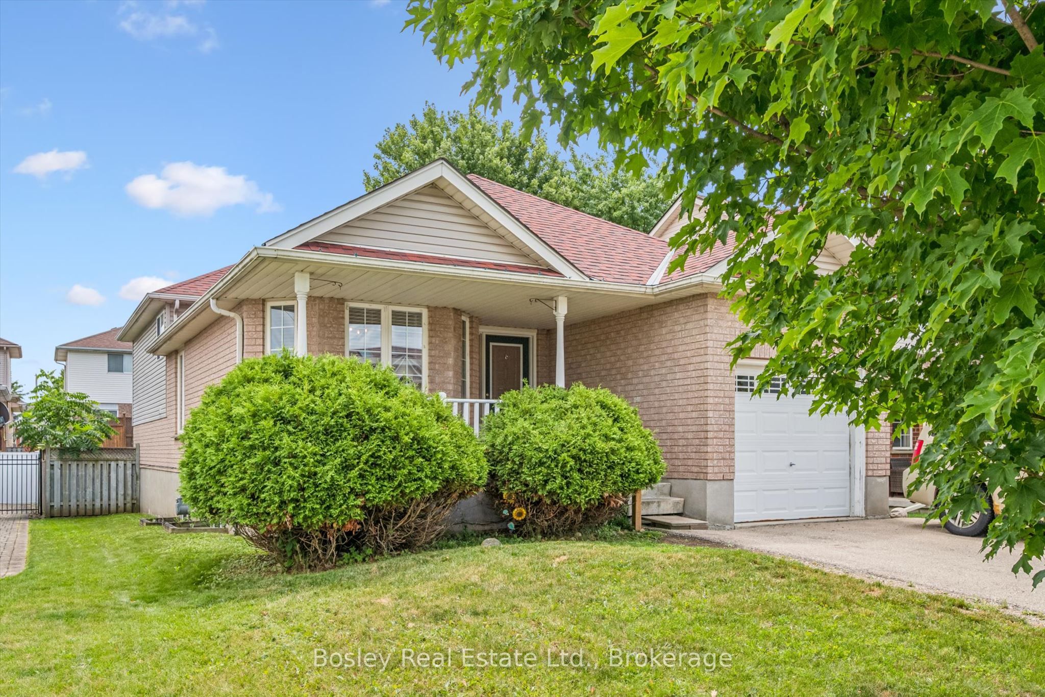 4 Hayward Crescent Property Photo 1