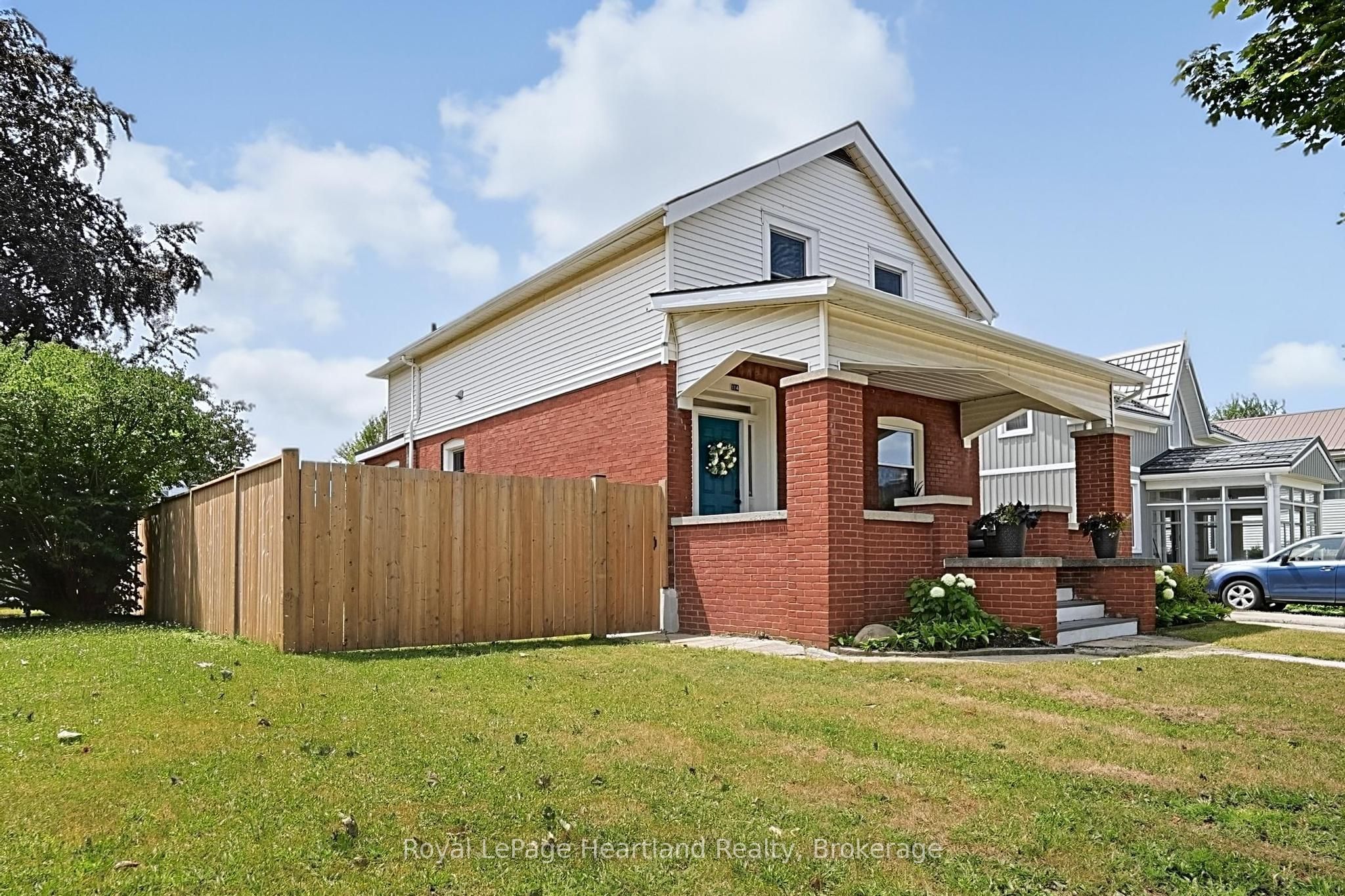 114 Elgin Avenue E Property Photo 3