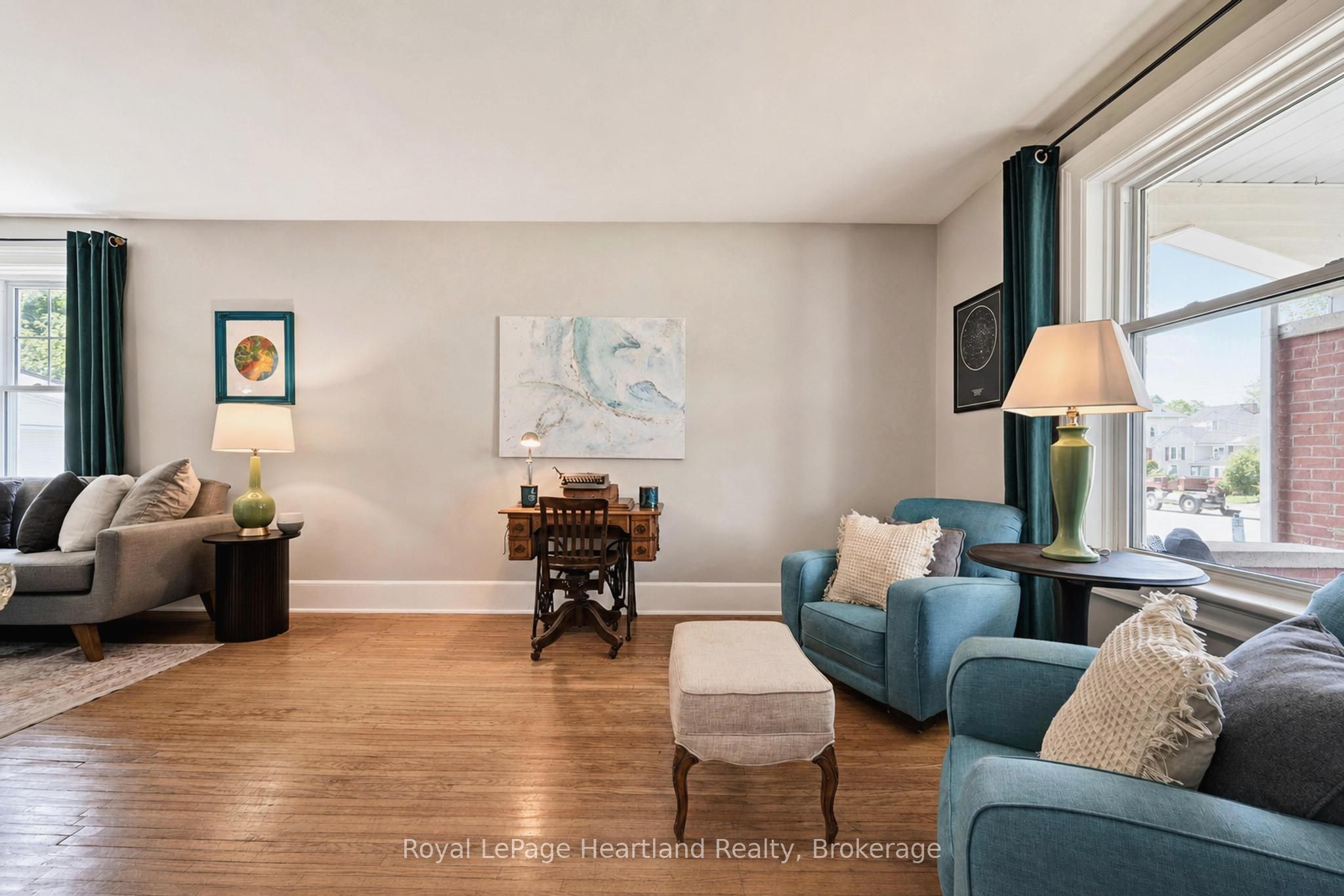 114 Elgin Avenue E Property Photo 8