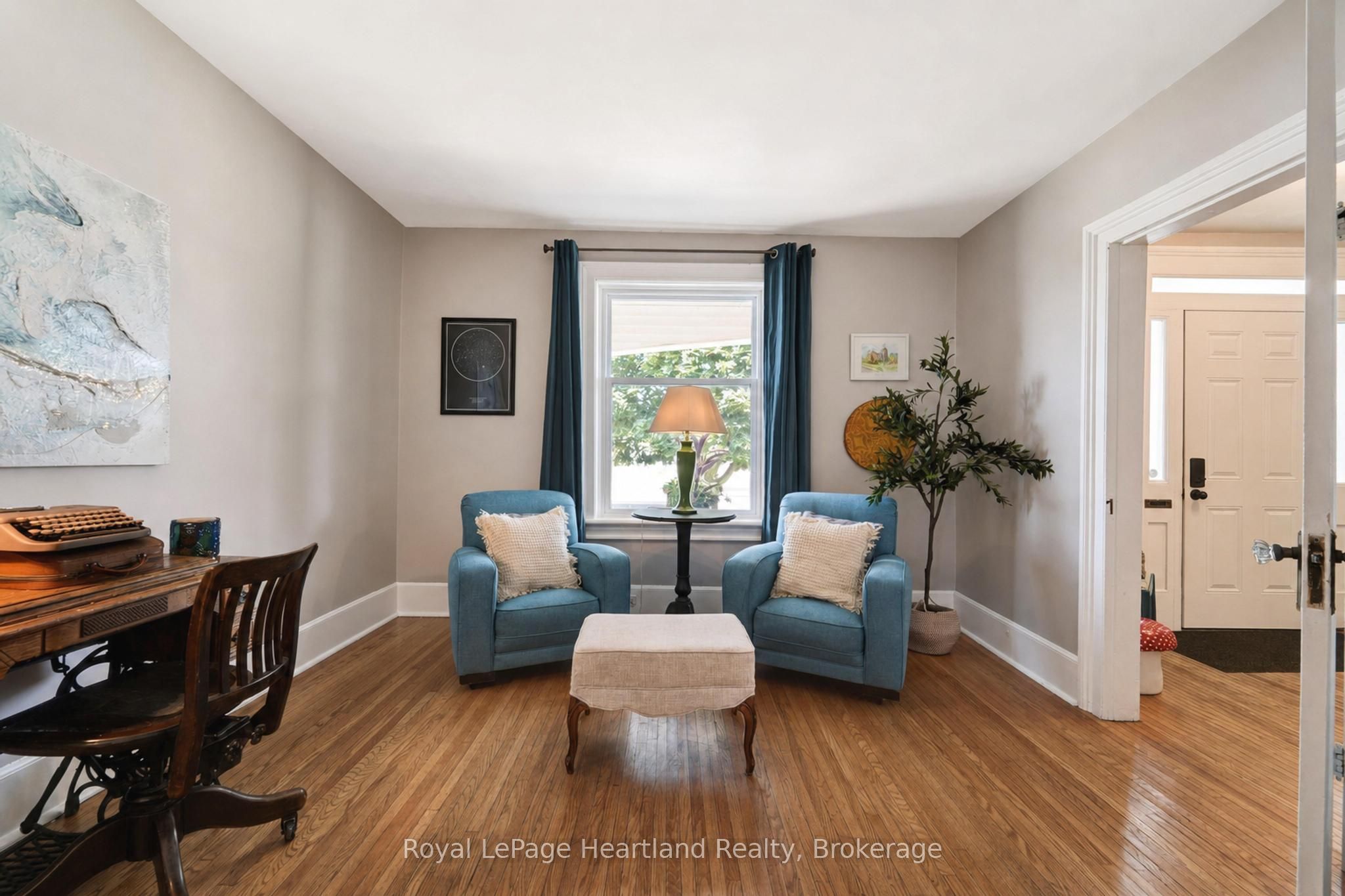 114 Elgin Avenue E Property Photo 9