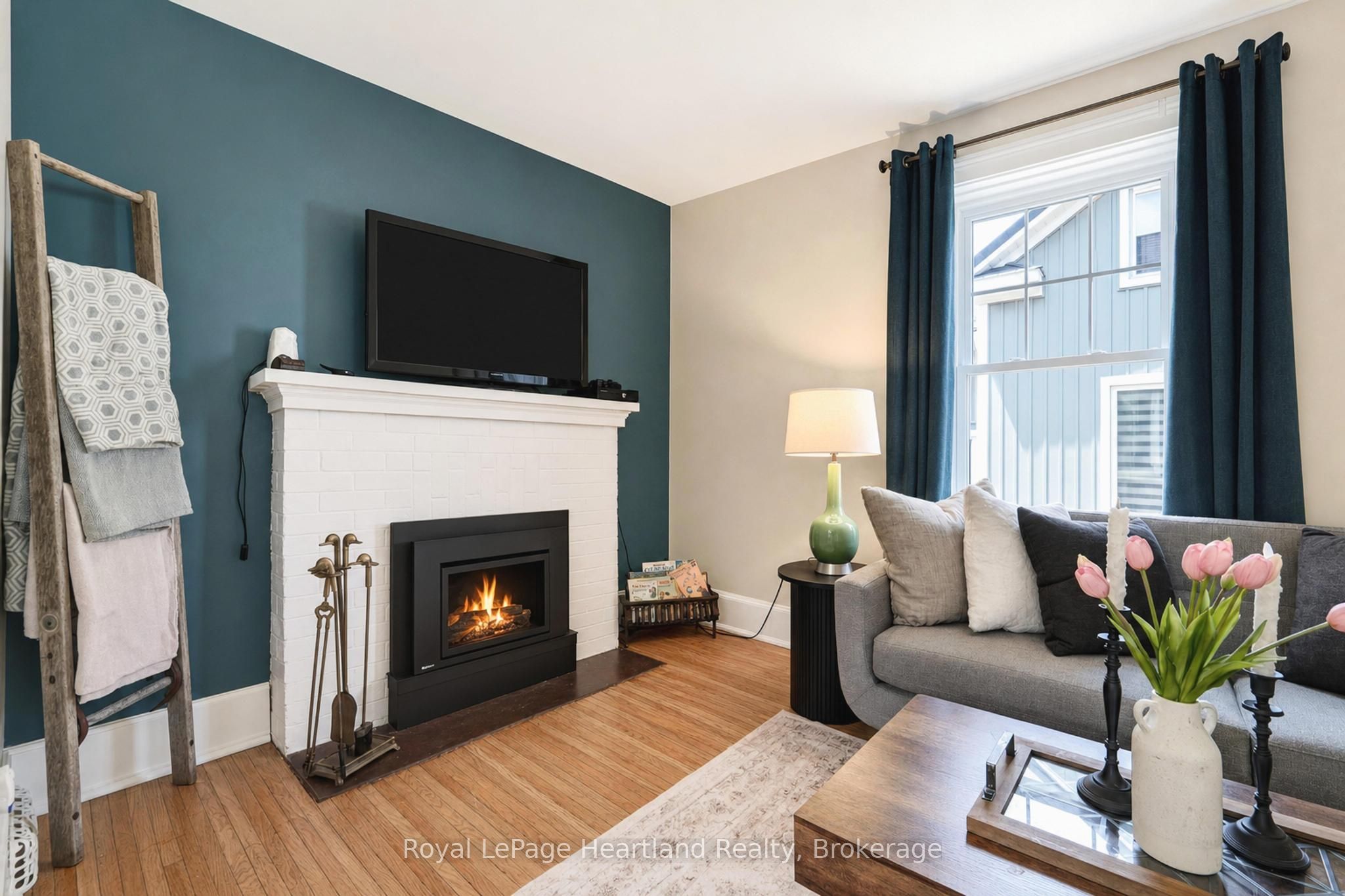 114 Elgin Avenue E Property Photo 12