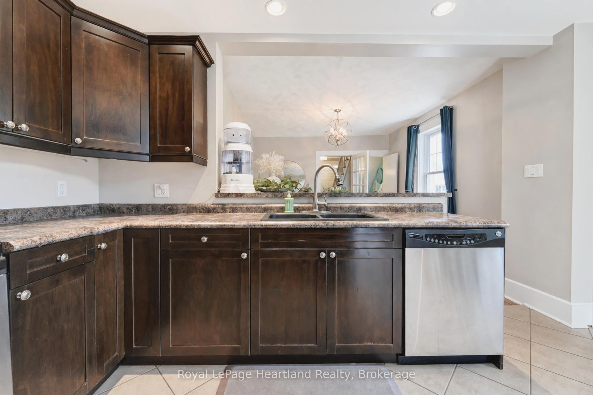 114 Elgin Avenue E Property Photo 18