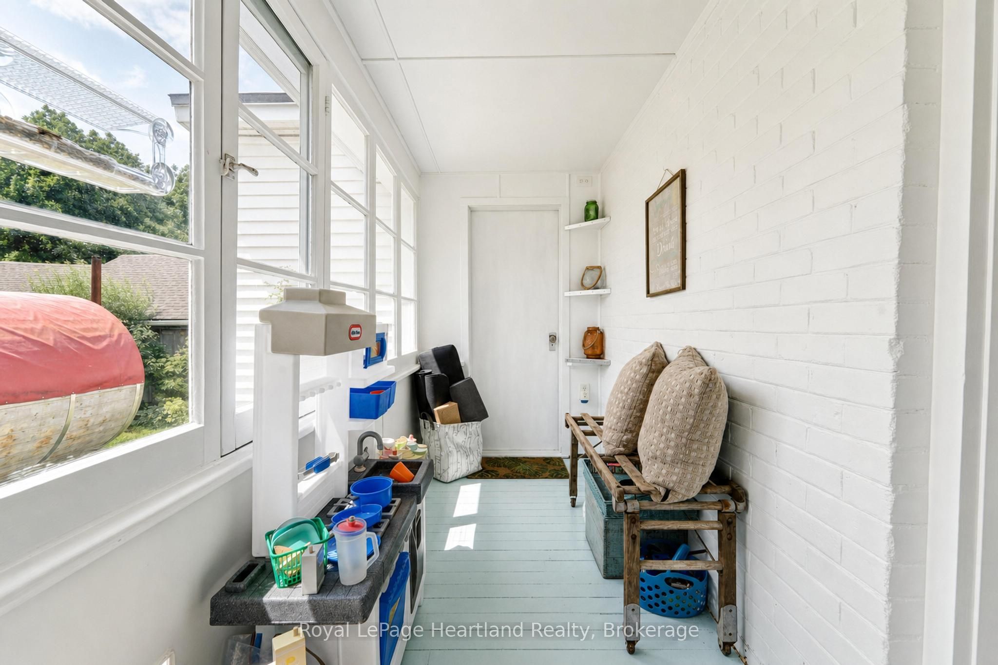 114 Elgin Avenue E Property Photo 20