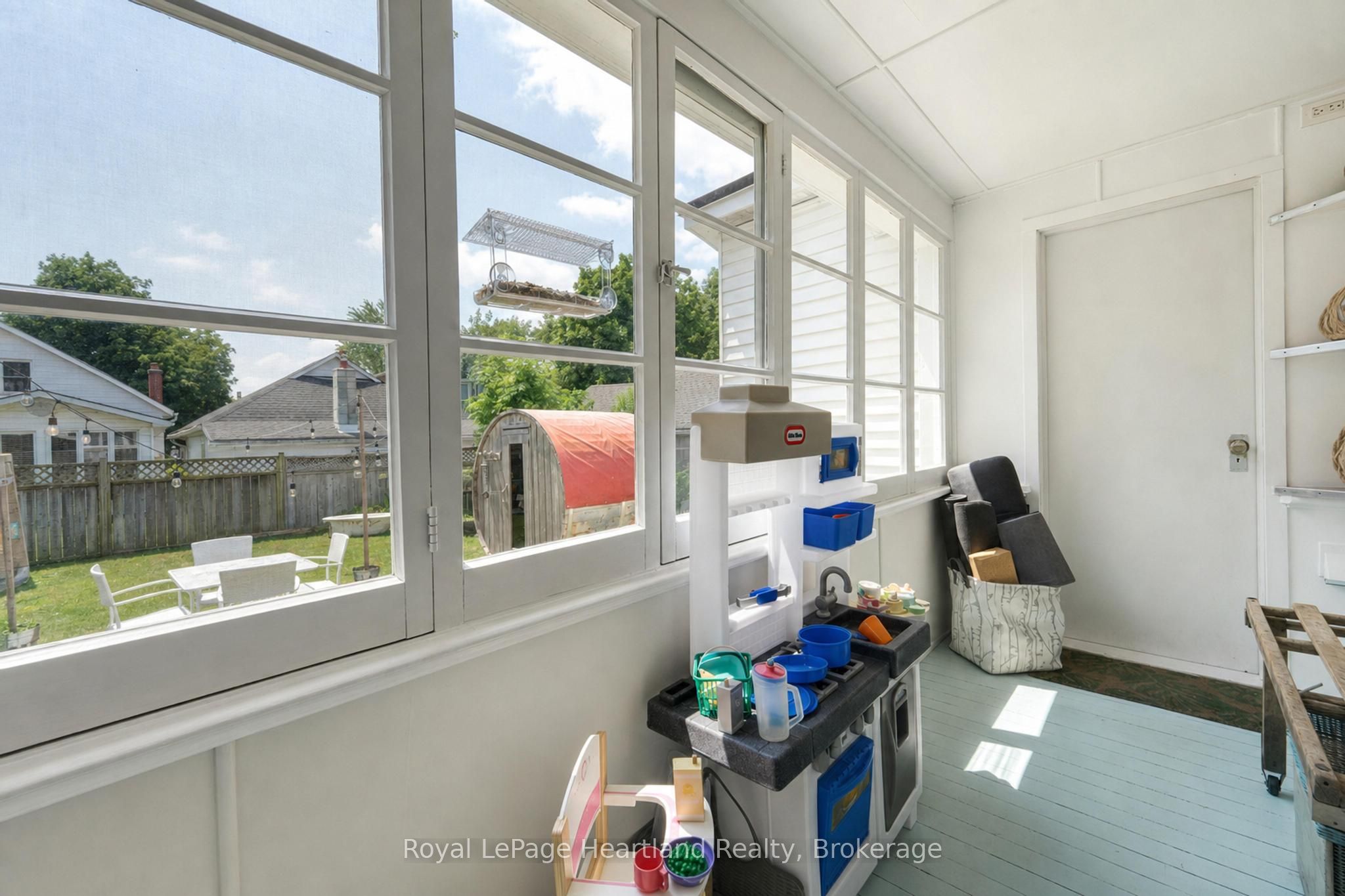 114 Elgin Avenue E Property Photo 21