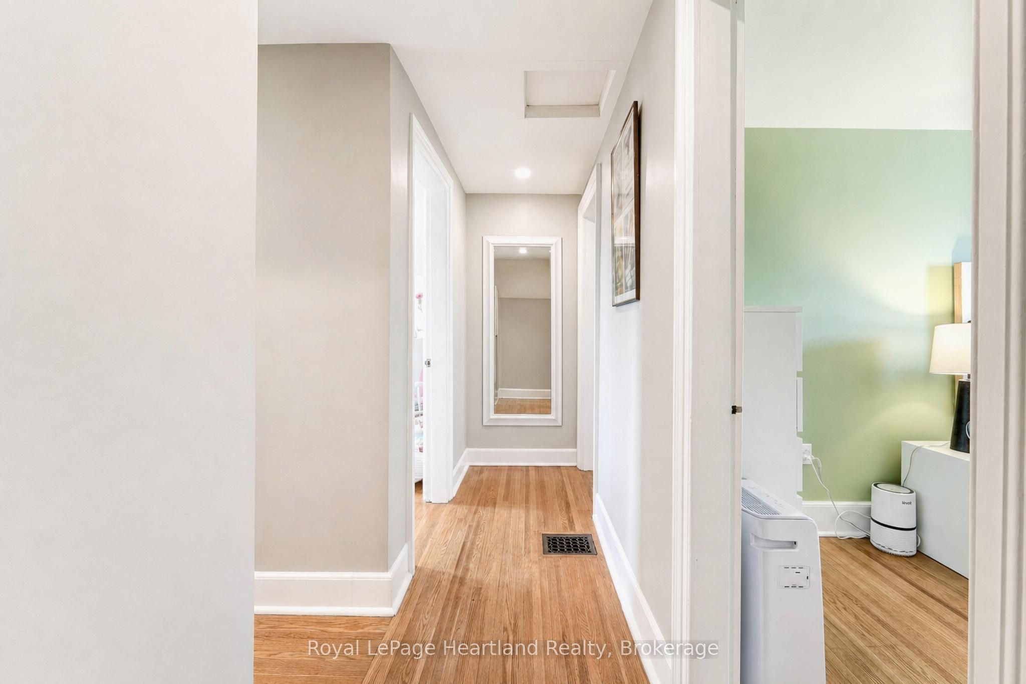 114 Elgin Avenue E Property Photo 22